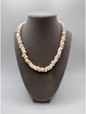 Vintage Puka Shell Necklace 70g White Shell Bead Beach Boho 16.5 Barrel Clasp